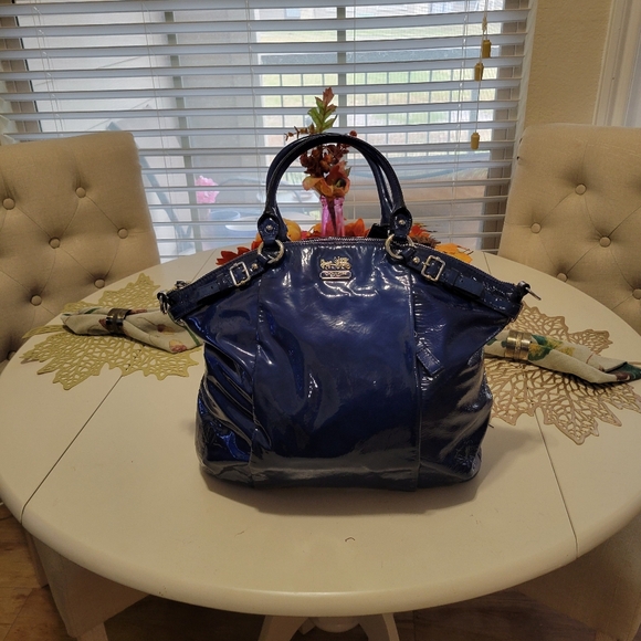 **RARE AND IMPOSSIBLE TO FIND** Cobalt Patent Coach Lindsay - Picture 11 of 11